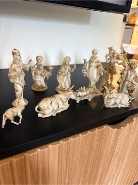 Ivory-Tone Resin Nativity Sculpture Set - Classic Holiday Figurines